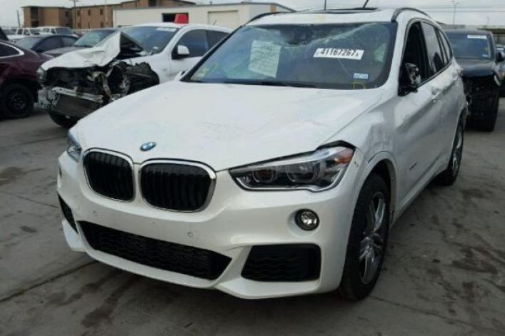 BMW X1 XDRIVE28I 2017 2.0L ПЛЫВЕТ ИЗ США