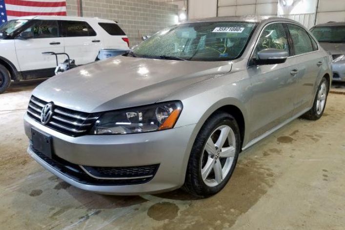 2013 VOLKSWAGEN PASSAT SE (ua)