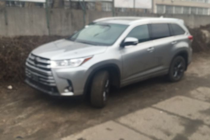 2017 TOYOTA HIGHLANDER XLE 4x4 (ua)